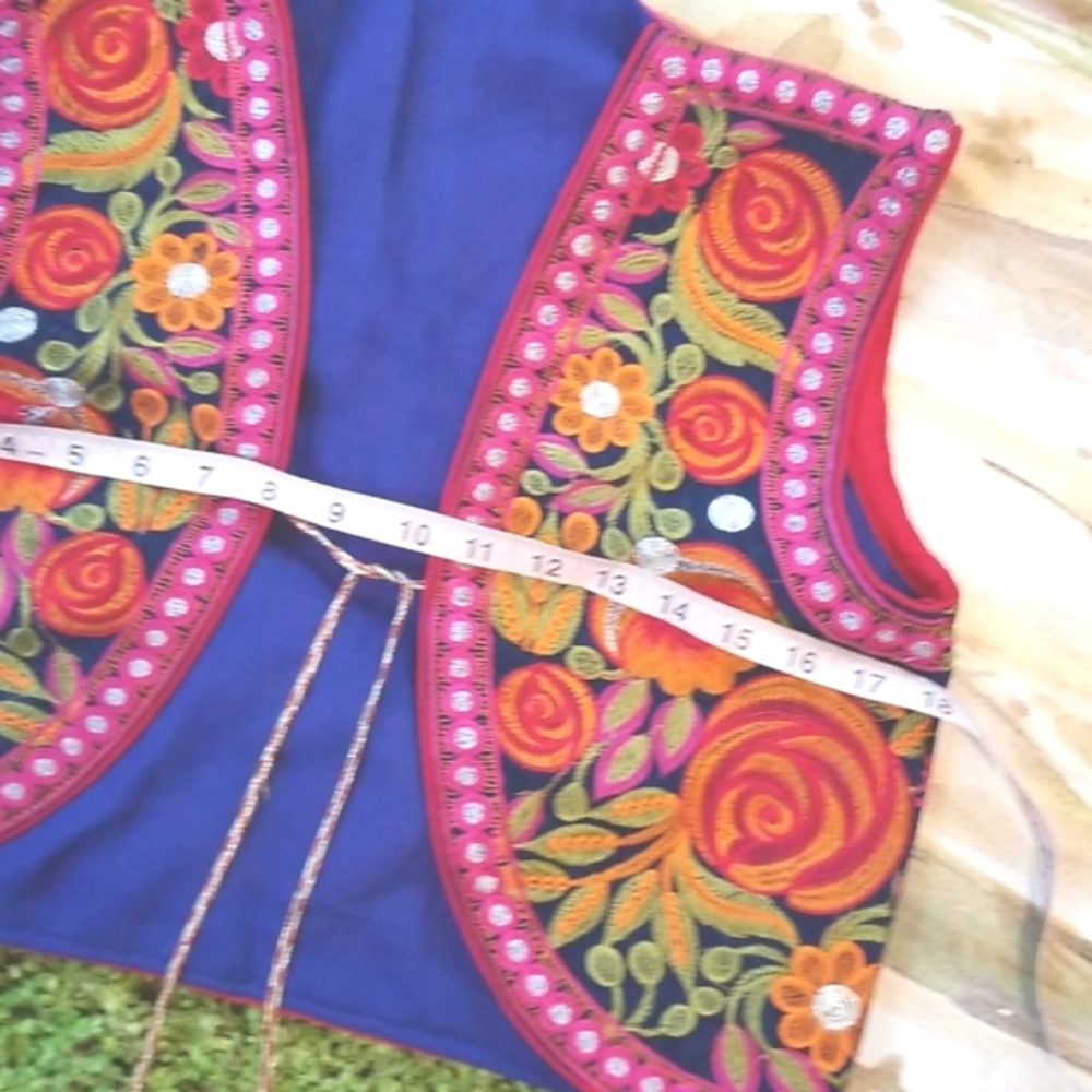 70s FESTIVE Floral Bolero Crop ARTSY OOAK Eclectic Embroidery Handmade Vest 32" - Picture 11 of 12